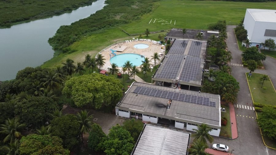 Mini geração solar com 416 módulos instalados em condomínio na Barra da Tijuca, Rio de Janeiro